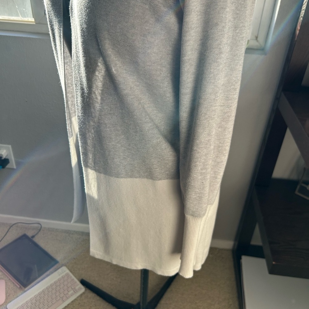 Stylish Gray Cardigan - Picture 2 of 6